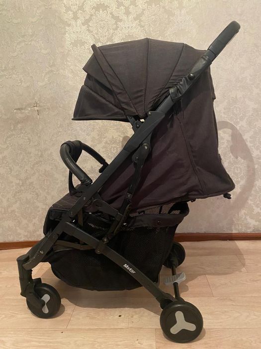 Продам Детскую Коляску. Быстро складывается.