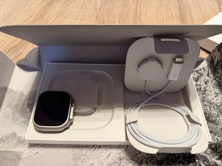 Apple Watch Ultra 1 + 6 bratari