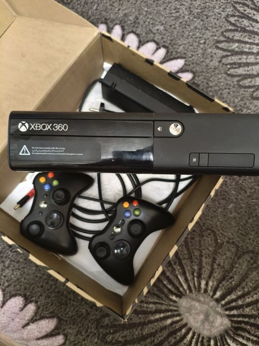 XBOX 360 E  ( Прошитая )