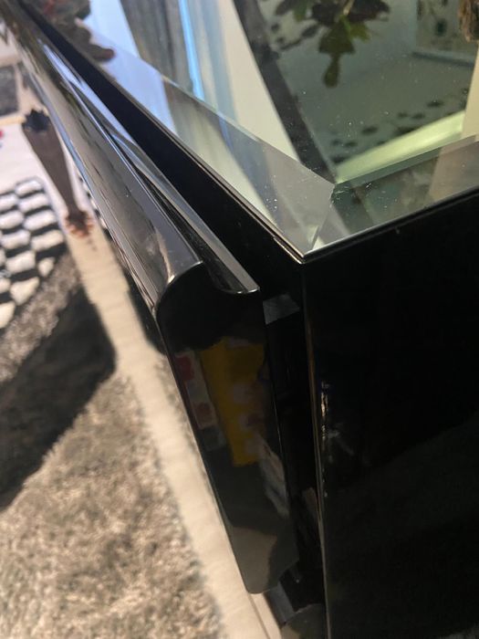 Vand comoda oglinda finuta.