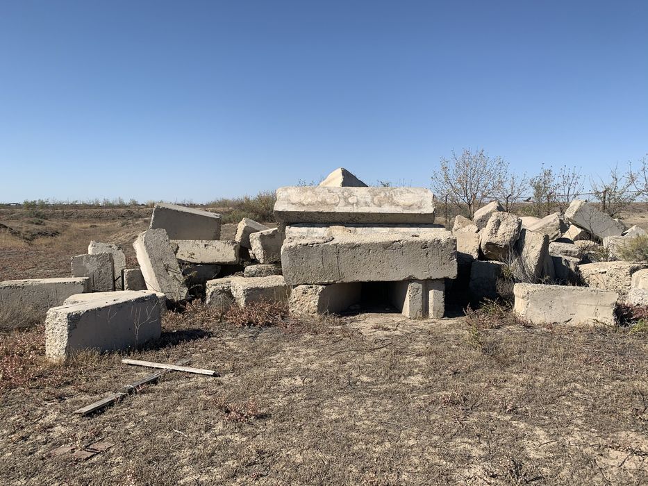 Бетонные блоки целые и половинки