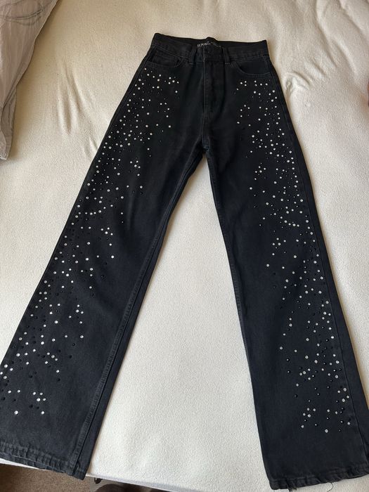 Черни дънки с ефектни камъчета