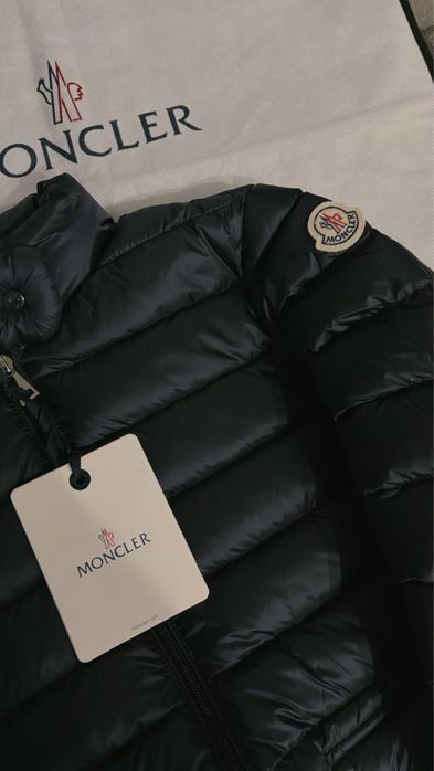 Продам куртку Moncler оригинал !