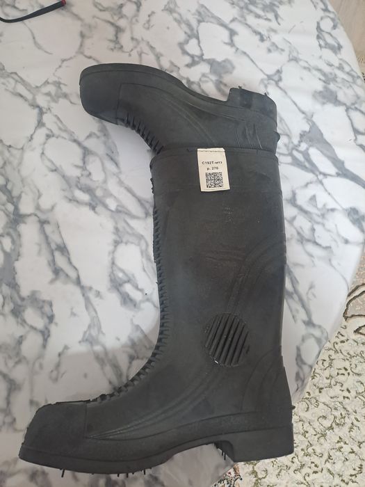 Продам резиновые сапоги