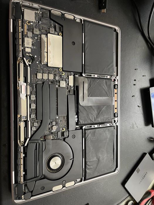 Laptop Apple Macbook Pro 17 2017 A1708 I5-7360U 8GB RAM SSD 256GB Intel UHD Graphics MacOS Sequoia DEFECT( Backlight Display defect,  SSD defect)
