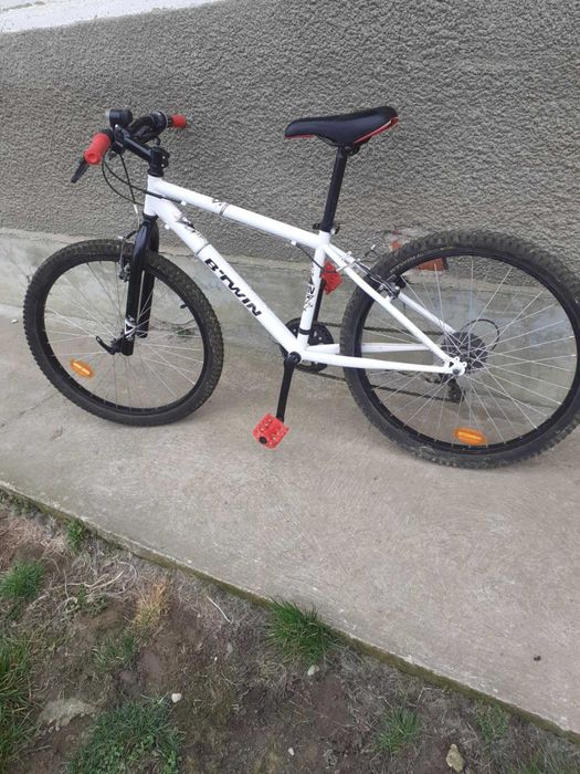 bicicleta mountenbike aproape nou de vanzare