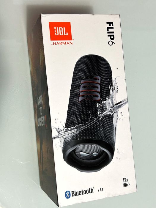 Boxă portabilă JBL Flip 6, sunet puternic, bass excelent, Bluetooth, rezistentă la apă și praf (IP67), autonomie de până la 12 ore.