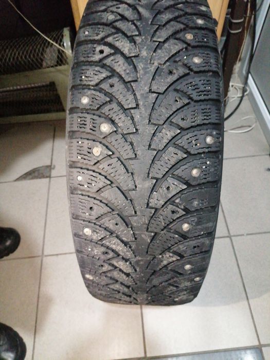 Продам зимнюю резину.