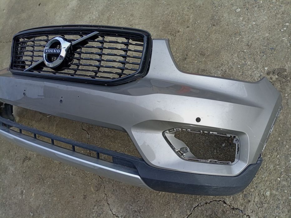Vând bară față, și bară spate și aripă dreapta față Volvo XC40 p