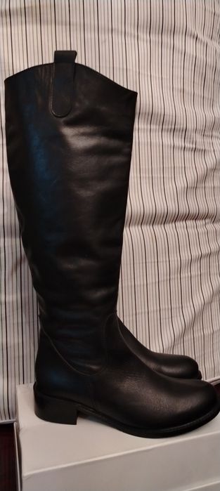 Новые, коженные сапожки 39 размер.