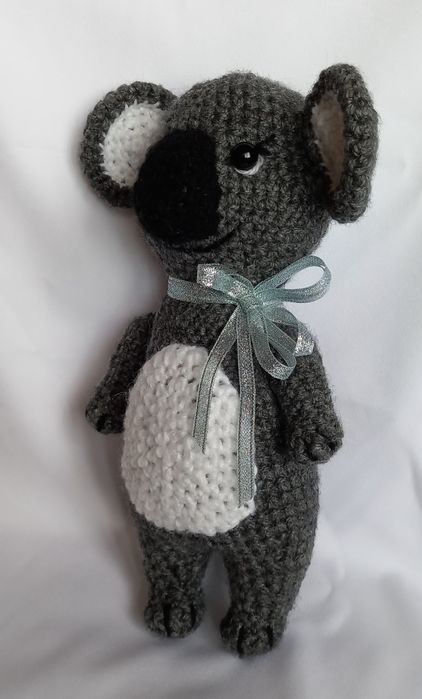 Забавный вязаный коала