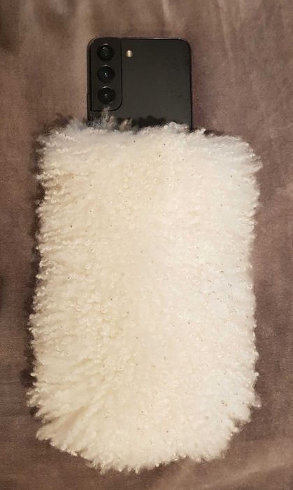 Калъф за телефон/чантичка/ от естествена агнешка кожа