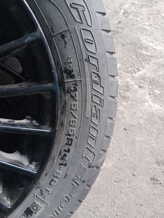 Продам Резину с дисками, комплект.