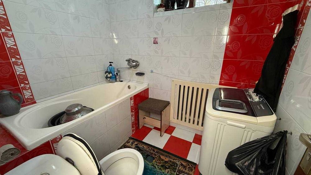 Фрунзиский Саёхат магазини 1қаватда 2хонали квартира сотилади.ID: 1887