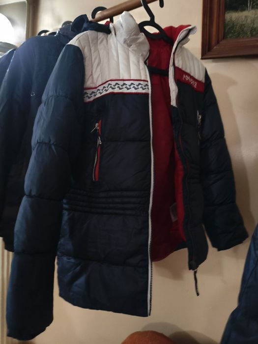 Продаю мальчиковые куртки и безрукавка