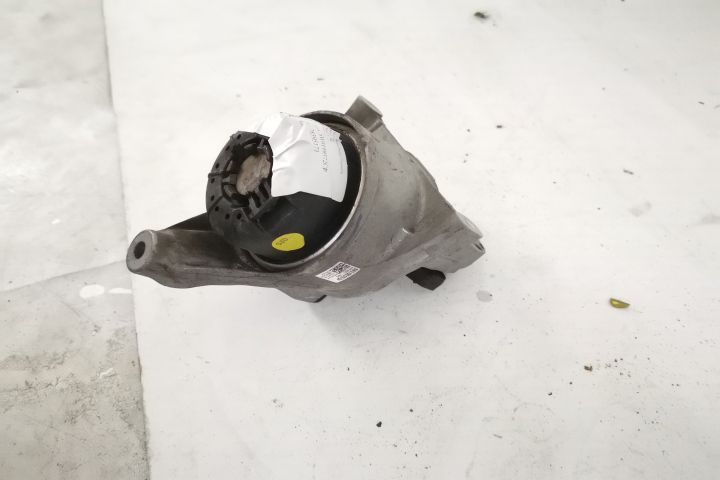 Suport Motor Stanga Original In Stare Buna Audi A4 B9 2015 2016 2017 2