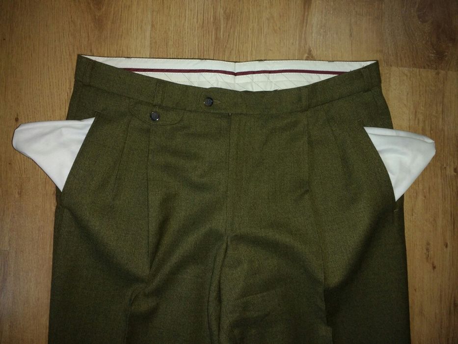 Pantaloni din stofă de lână mărimea 54 persoană mai scunda