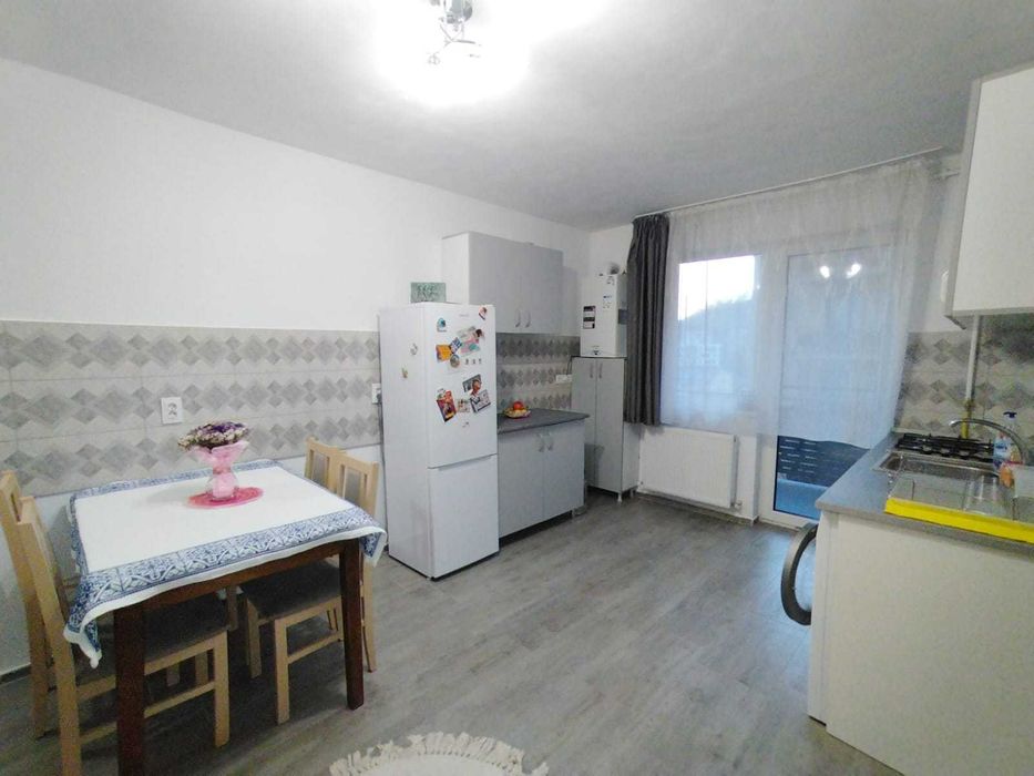 Apartament de 2 camere, de inchiriat, cu parcare, in Floresti