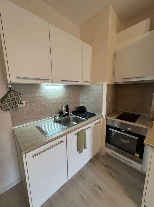 Дава се под наем Двустаен апартамент в Варна, Аспарухово - 80 кв.м за 498.27 € - Снимка #1