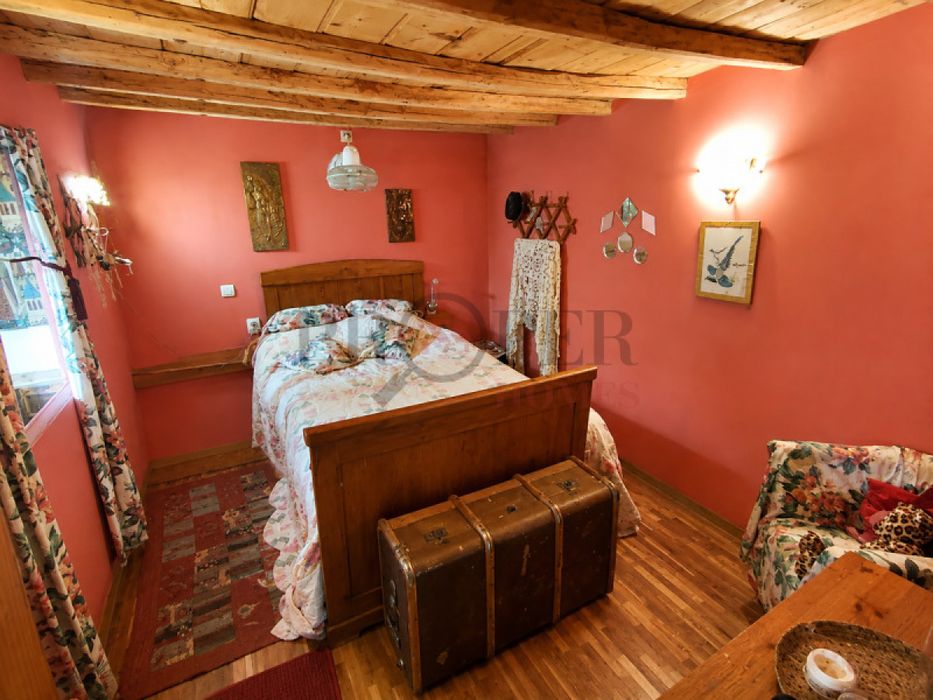 Продажба Къща гр. Велико Търново - с. Хотница 130m² и двор 1670m²