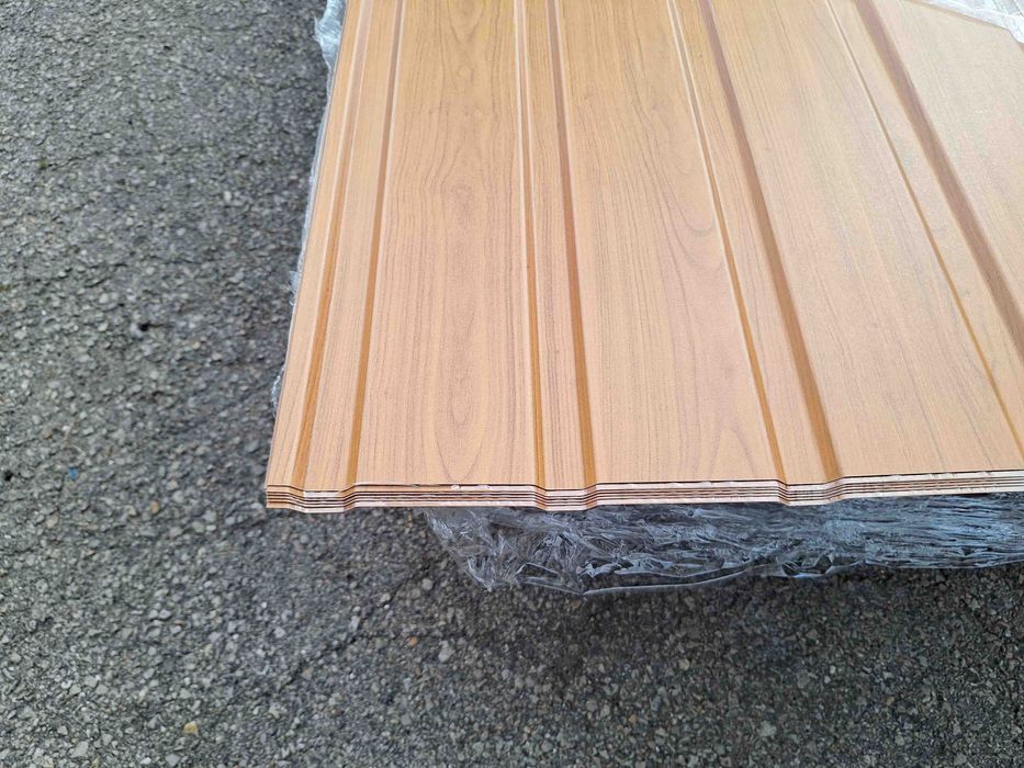 Облицовъчна трапецовидна пластифицирана ламарина с дървесна шарка