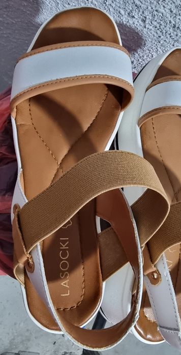 Дамски кожени сандали