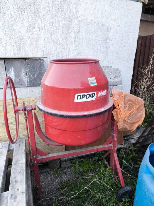 Продам бетономешалку ПРОФМАШ Б-200