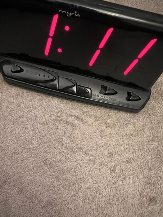 Ceas Digital cu Alarma si Cifre Mari