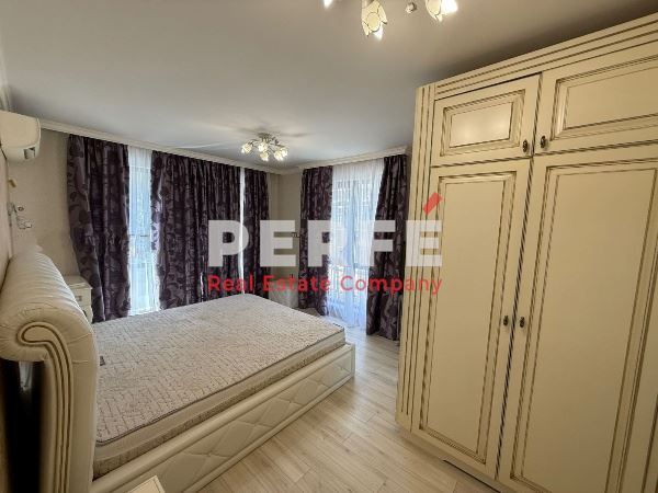 Продава се Четиристаен апартамент в Бургас, Център - 142 кв.м за 3662 €/кв.м - Снимка #3