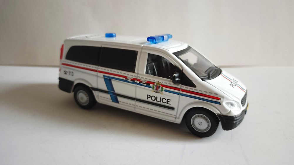 Метални Колички Bburago Police