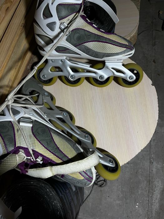 Роликовые коньки