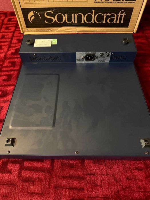 Микшерный пульт Soundcraft EFX8