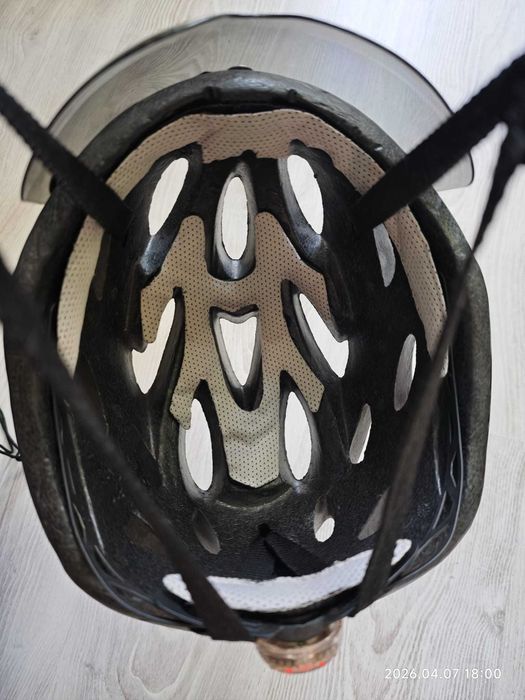 Casca bicicleta pentru vara cu 18 orificii ventilatie si viziera polarizata