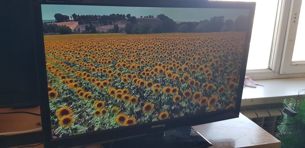 Продам недорого телевизор Elenberg