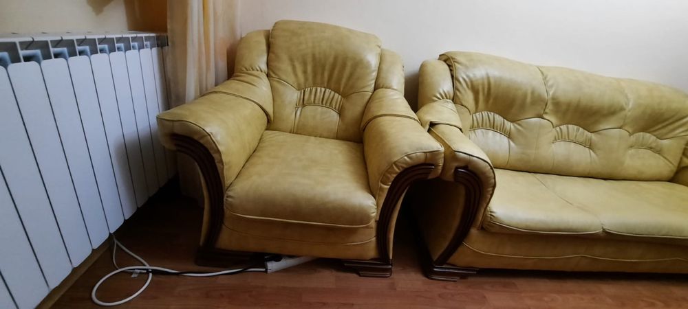 Canapea si fotolii din piele ecologica.