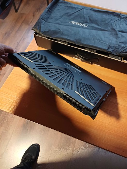 240Hz Gigabyte AORUS Core™ i7-11H/RTX 3060 6GB GDDR6/32GB RAM/1TB SSD