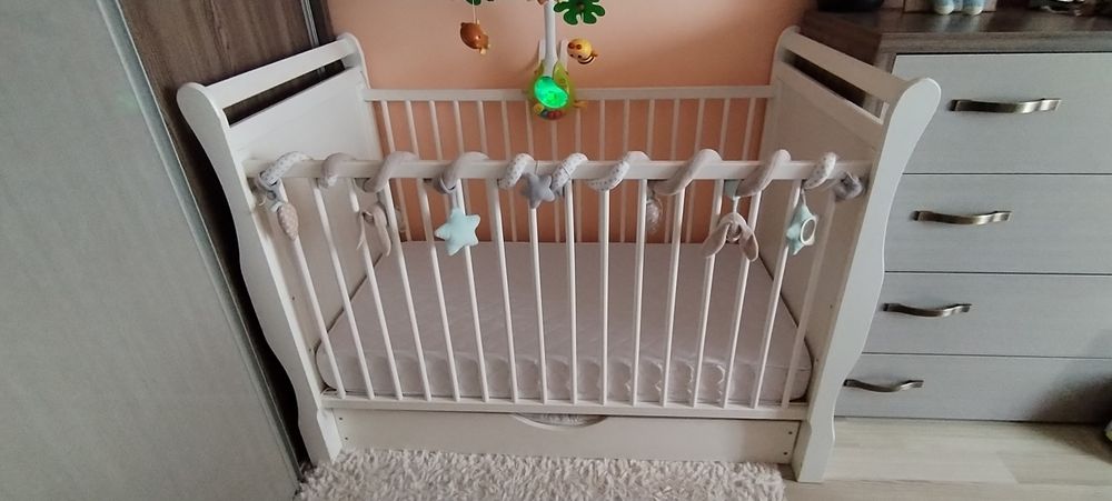 Vând pătuț cu sertar