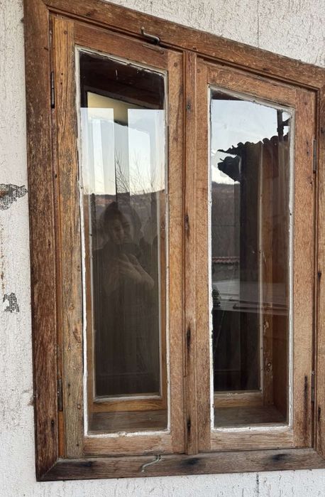 Дъбова врата и дъбов прозорец