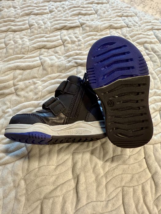 Ботинки осенние 22