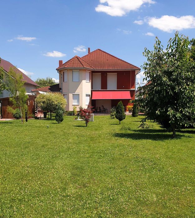 Casă spațioasă de vânzare în Chișineu-Criș – zonă liniștită