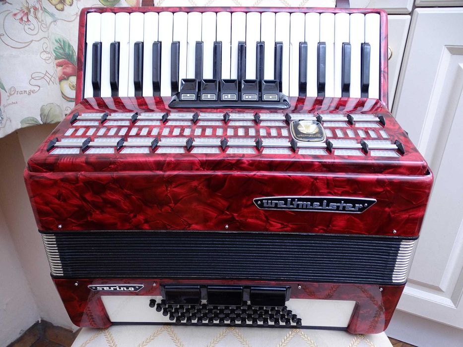 Перфектен акордеон Велтмайстер Серино 60 баса НОВ.
