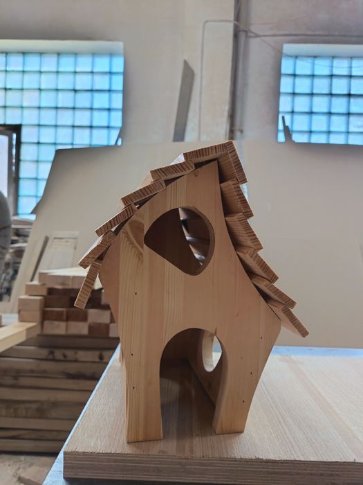 прекрасный дом  скворечнии  для птиц