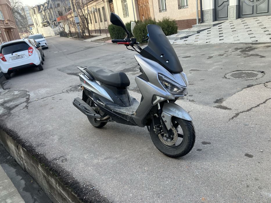 Skuter Qiumotors 49cc