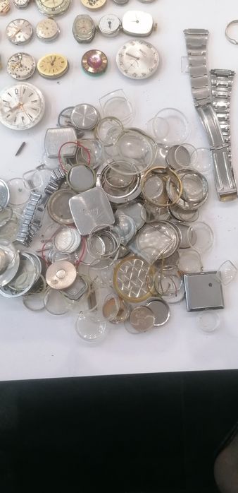 Ретро стари позлатени часовници-машини