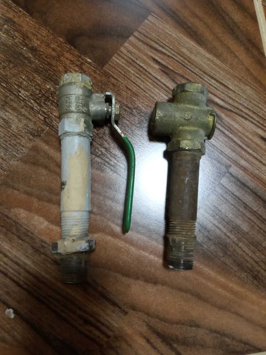 Краники газовые Б/У  2шт 15тыс