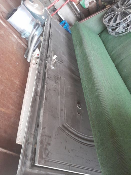 Железный дверь дверь