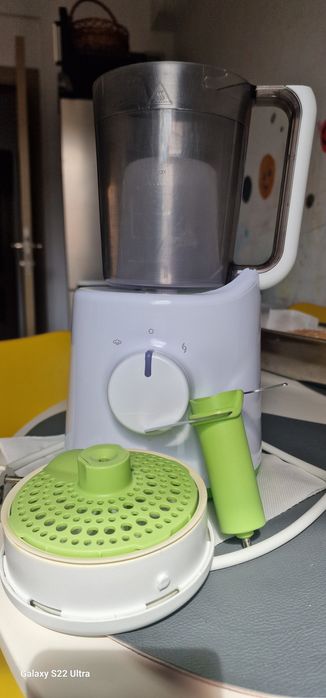 Vând stație de gătit cu aburi și blender 2 în 1 Philips Avent, modelul SCF870/20
