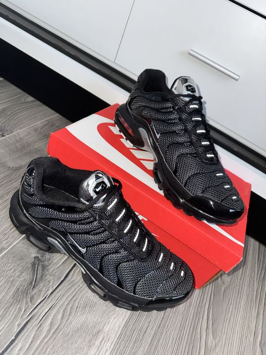 Nike Tn marimi disponibile de la 42-45 Ramnicu Valcea • OLX.ro