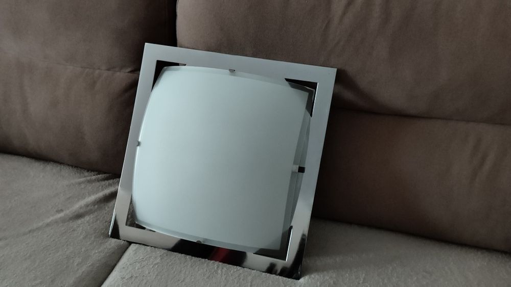 Vand doua plafoniere