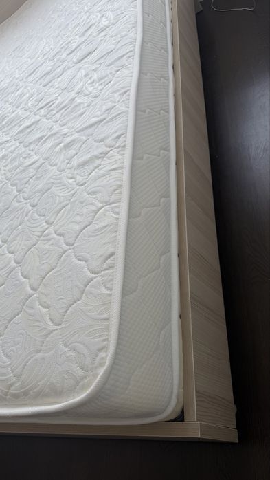 Матрас почти новый 140